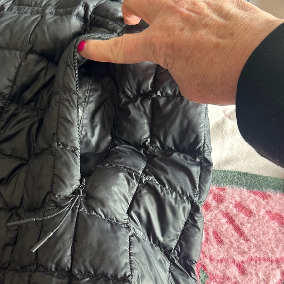 THE NORTH FACE Women’s Black Quilted Jacket - Picture 2 of 13
